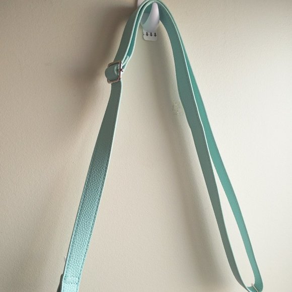 Thirty One Crossbody Bag - Picture 3 of 16